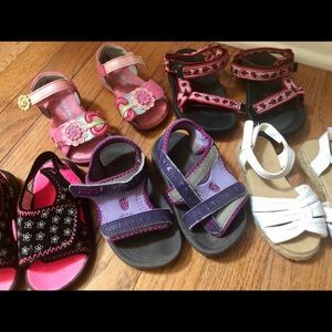 Toddler girls lot. 4.5-6 Tevas, water shoes